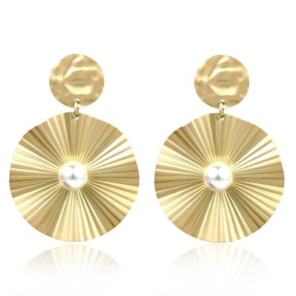 **HAISLEY* Pearl x Circle Creased Fashion Earrings - Picture 3 of 5